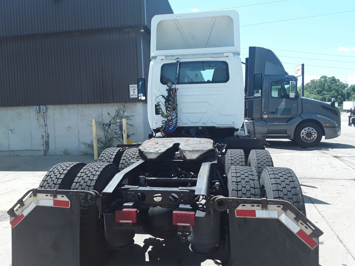 2019 Navistar International LT625 DAYCAB T/A 825119