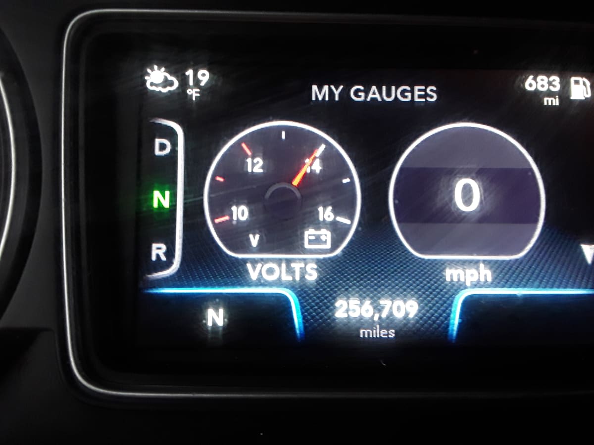 2019 Navistar International LT625 DAYCAB T/A 825126