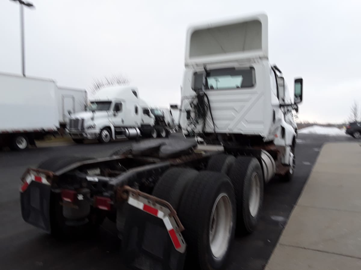 2019 Navistar International LT625 DAYCAB T/A 825126
