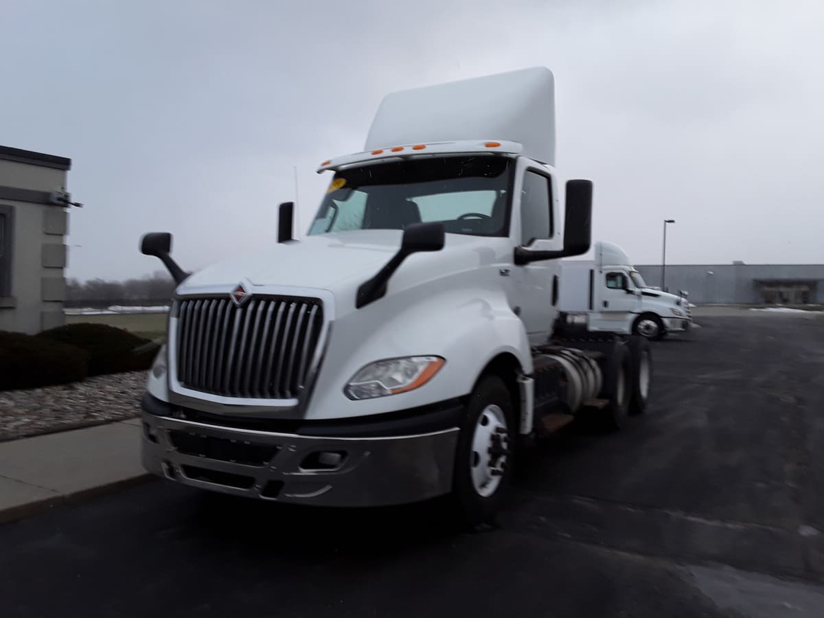 2019 Navistar International LT625 DAYCAB T/A 825126
