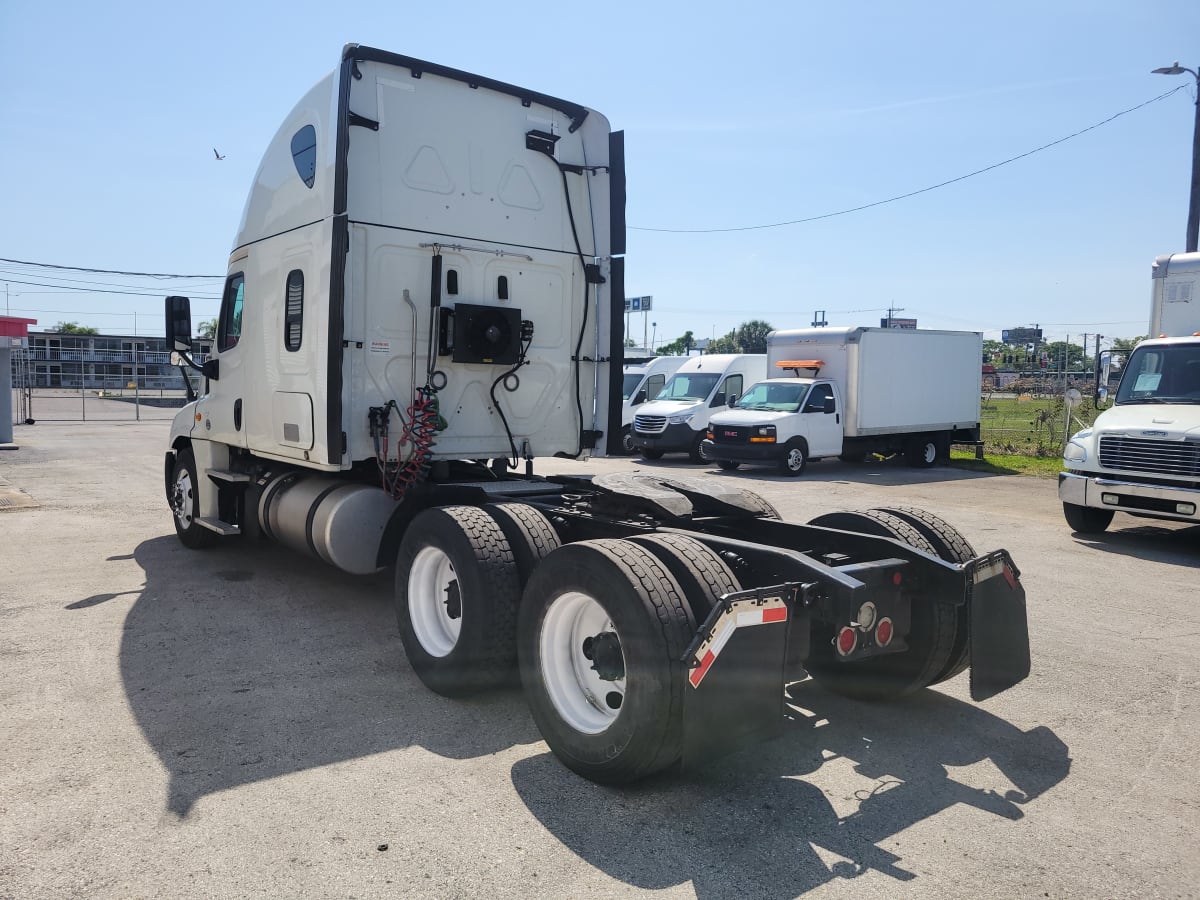 2019 Freightliner/Mercedes CASCADIA 125 825250