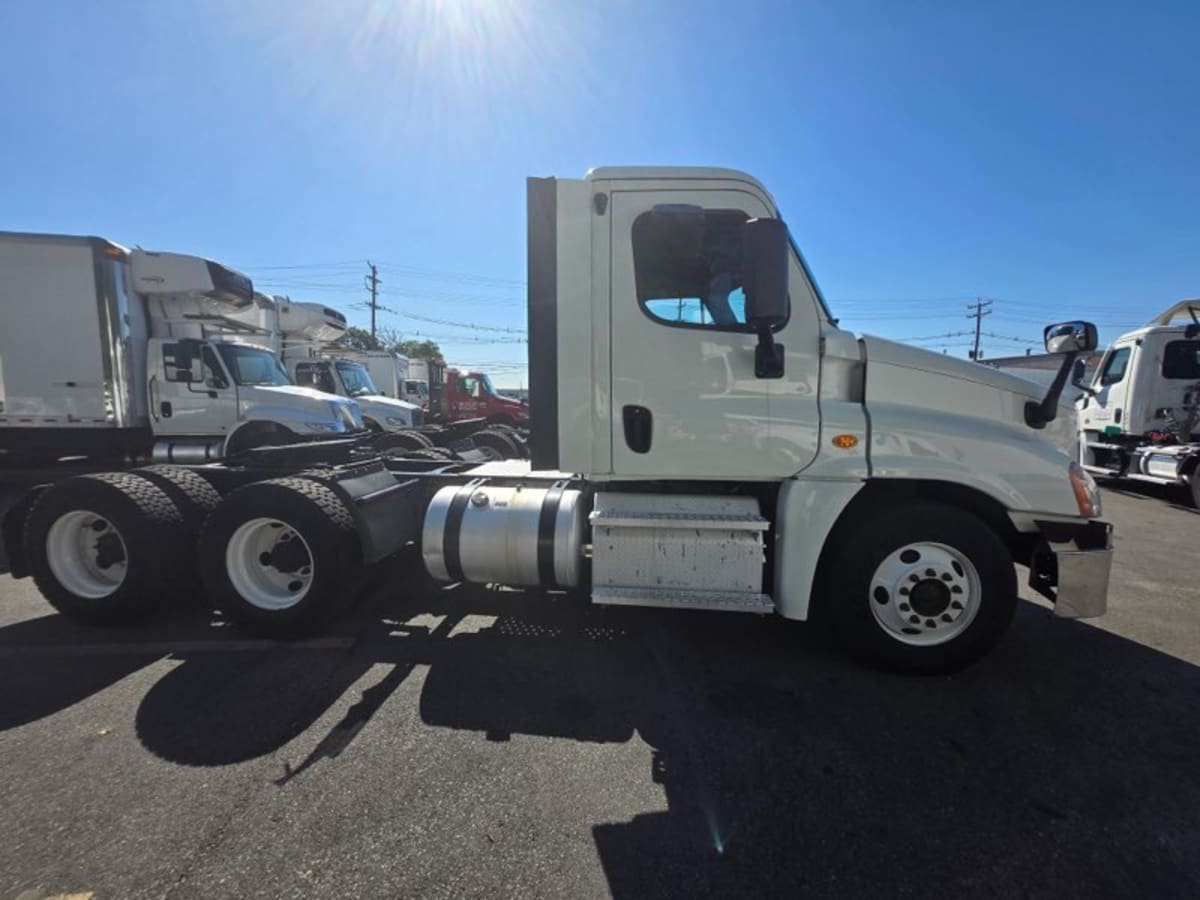 2019 Freightliner - image 10