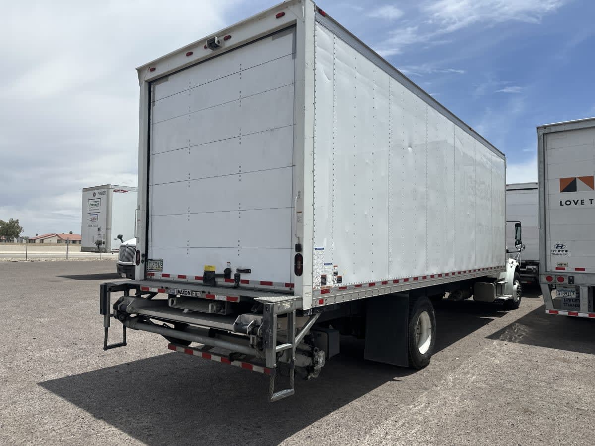 2019 Freightliner M2 106 825383