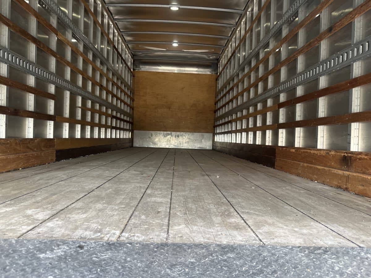 2019 Freightliner M2 106 825383