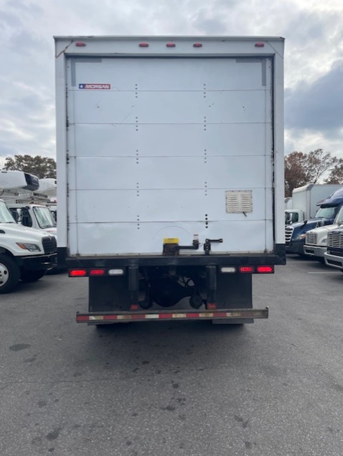 2019 Freightliner/Mercedes M2 106 825627