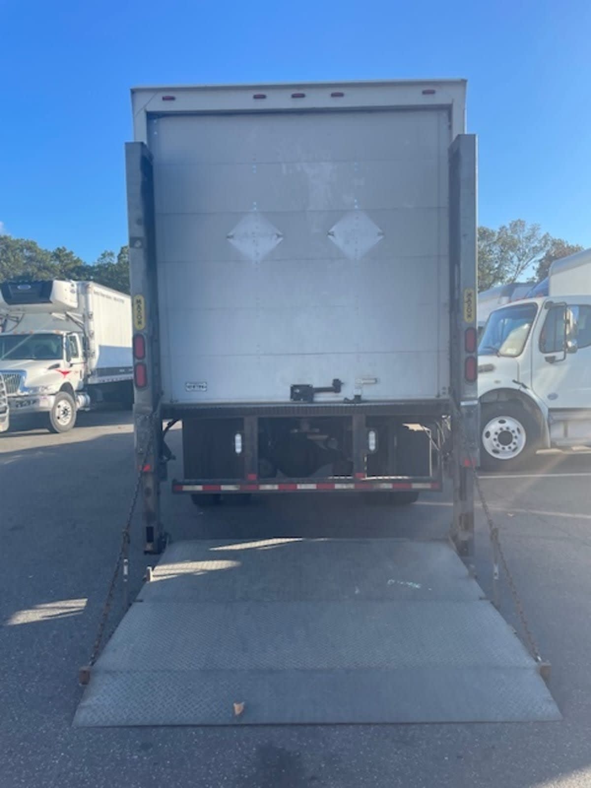 2019 Freightliner/Mercedes M2 106 825630