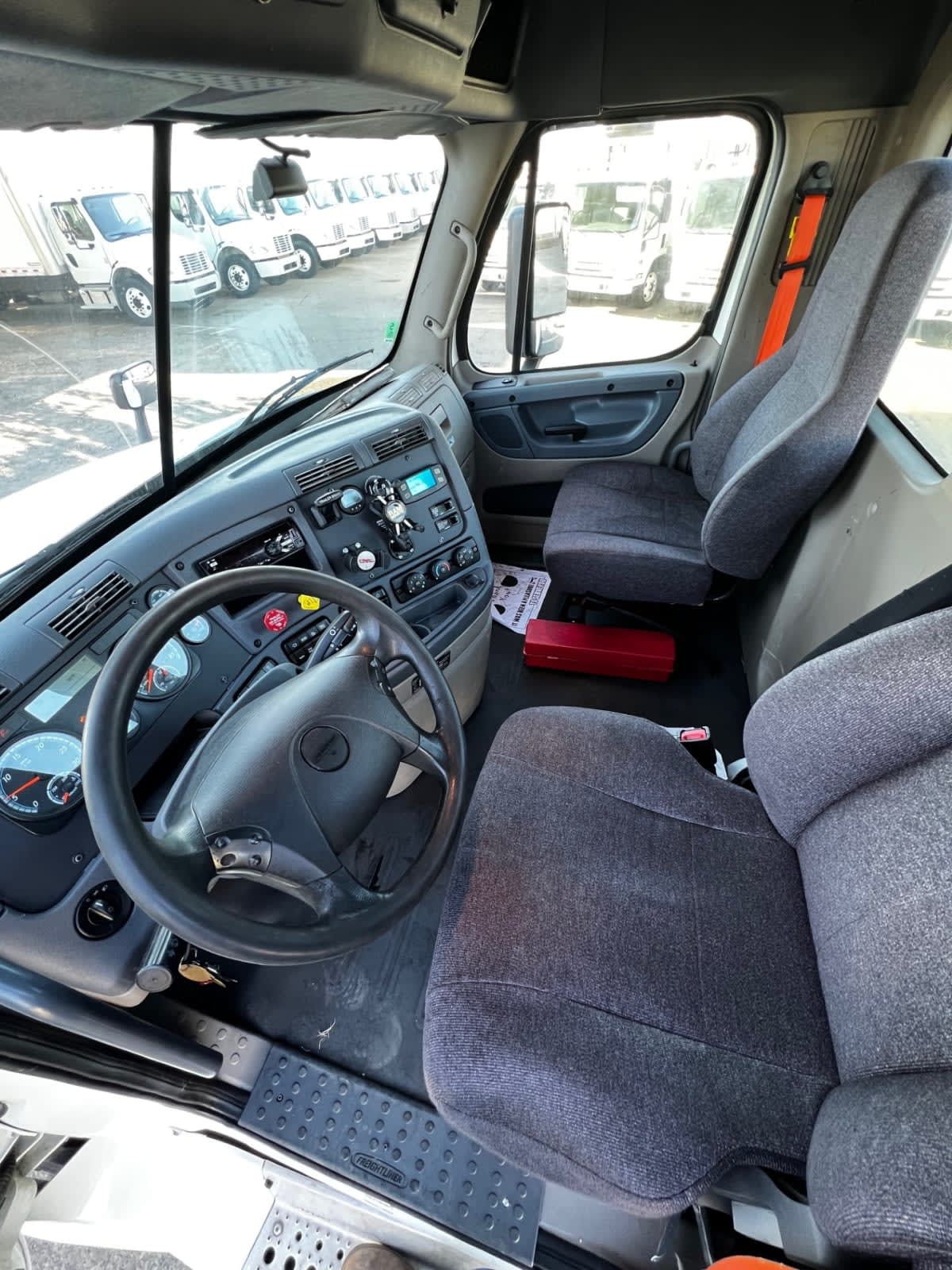 2019 Freightliner - image 7