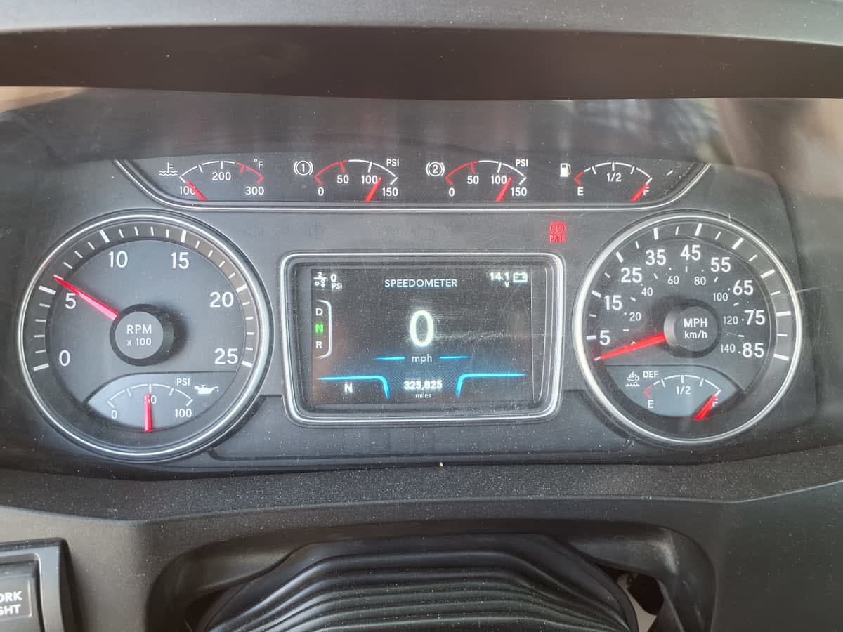 2019 Navistar International LT625 DAYCAB T/A 826077
