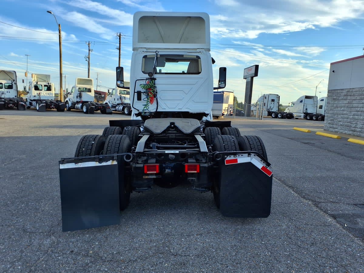 2019 Navistar International LT625 DAYCAB T/A 826077