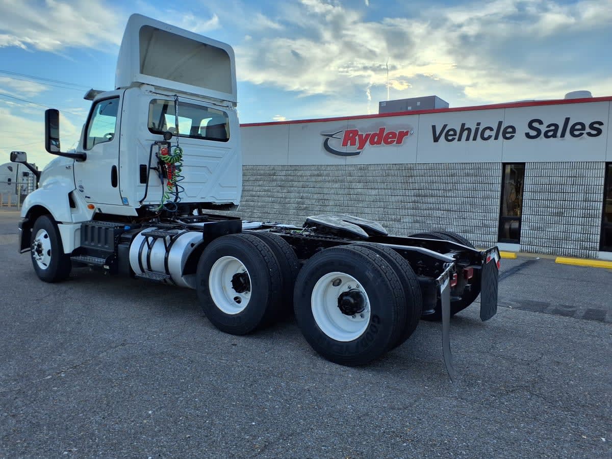 2019 Navistar International LT625 DAYCAB T/A 826077