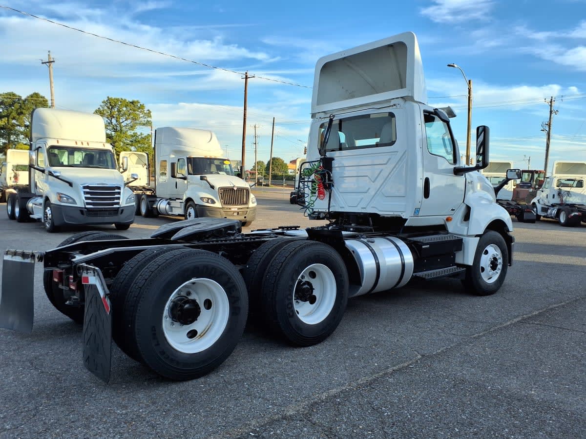 2019 Navistar International LT625 DAYCAB T/A 826077