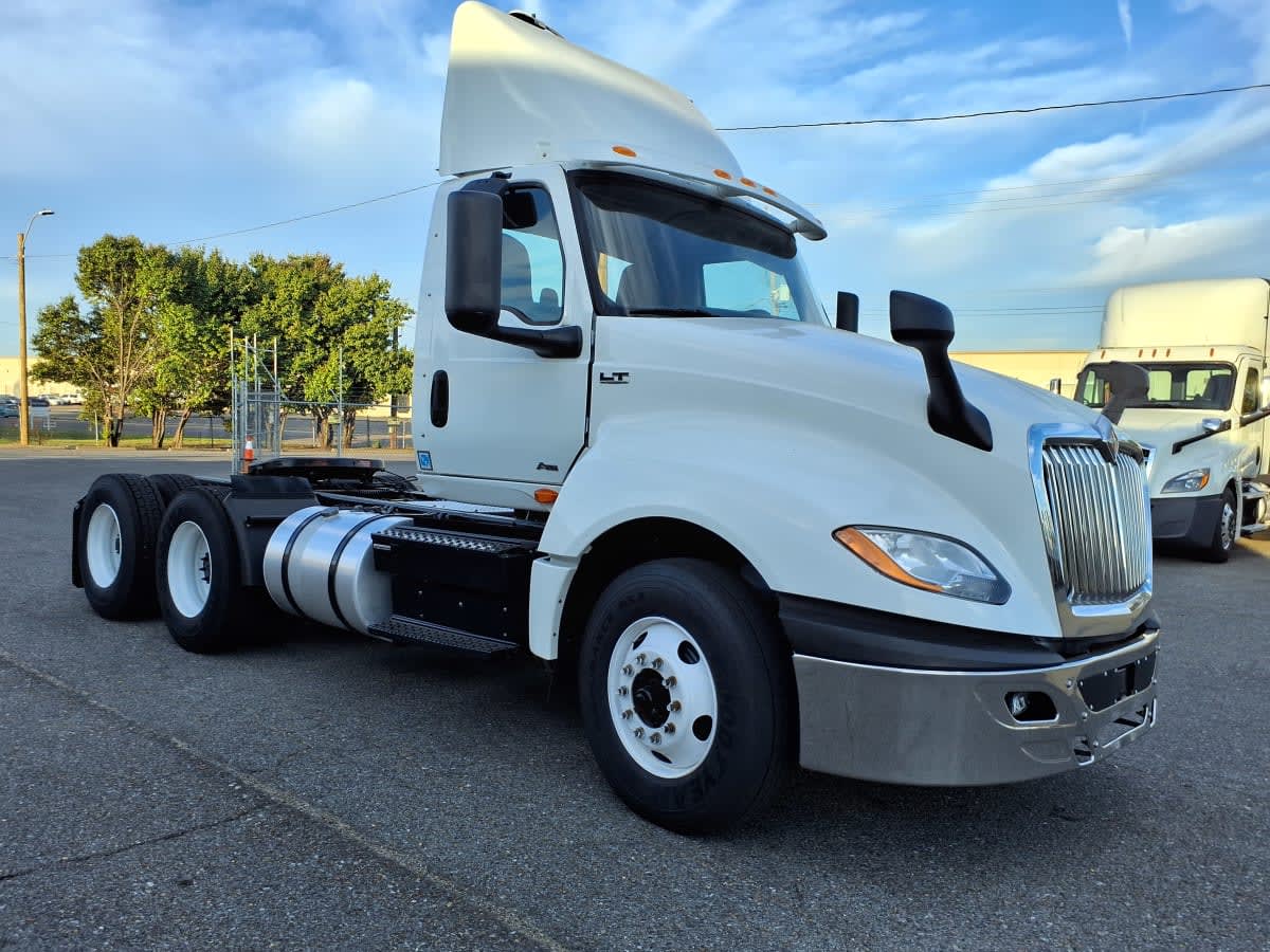 2019 Navistar International LT625 DAYCAB T/A 826077