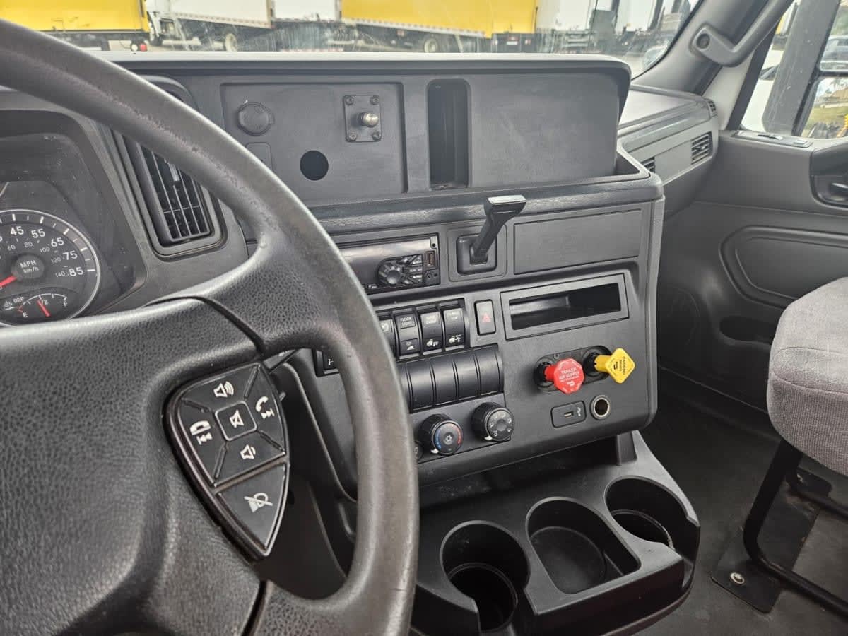 2019 Navistar International LT625 DAYCAB T/A 826080