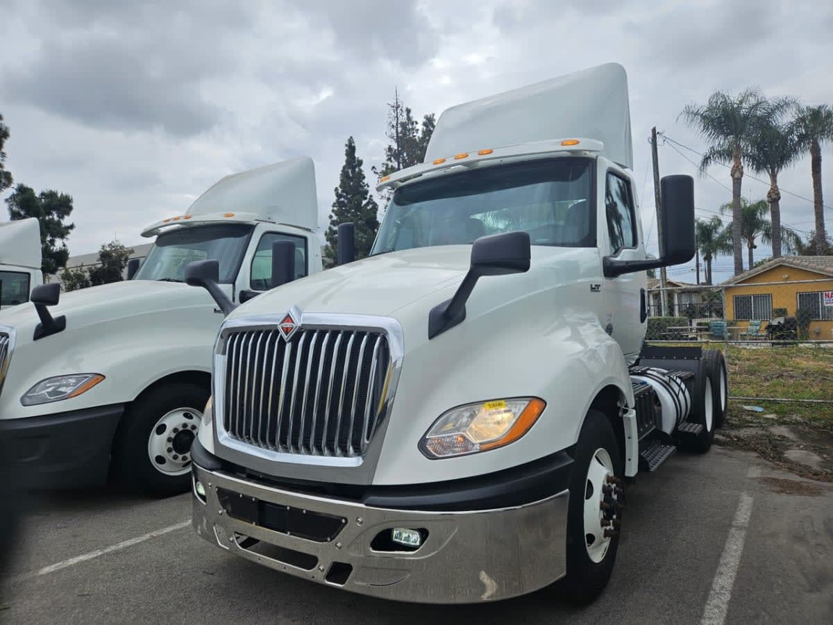 2019 Navistar International LT625 DAYCAB T/A 826080