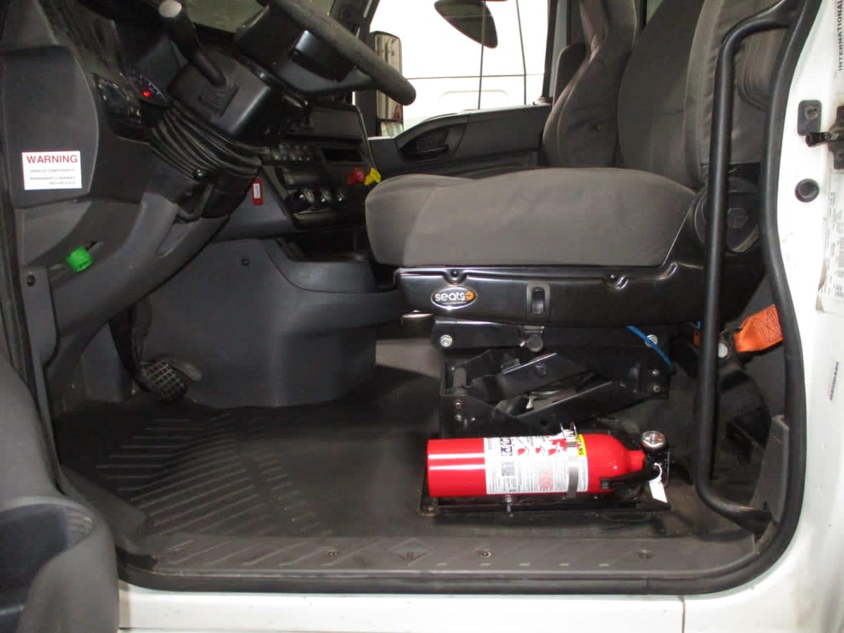 2019 International - image 13