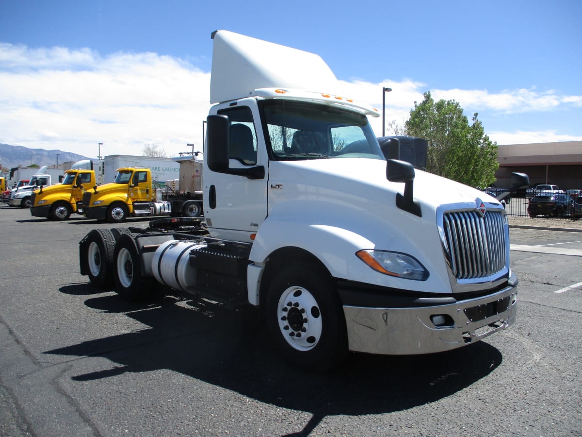 2019 Navistar International LT625 DAYCAB T/A 826150