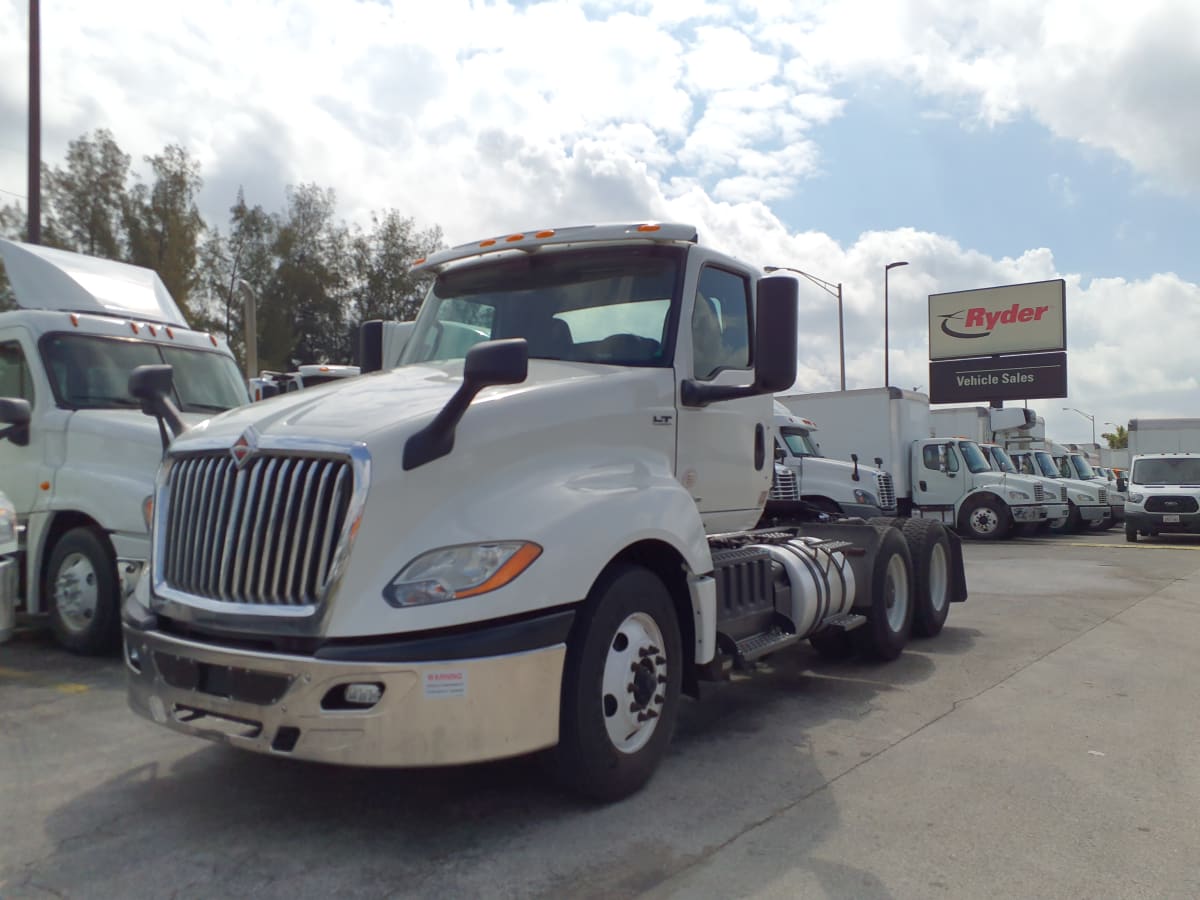 2019 Navistar International LT625 DAYCAB T/A 826175