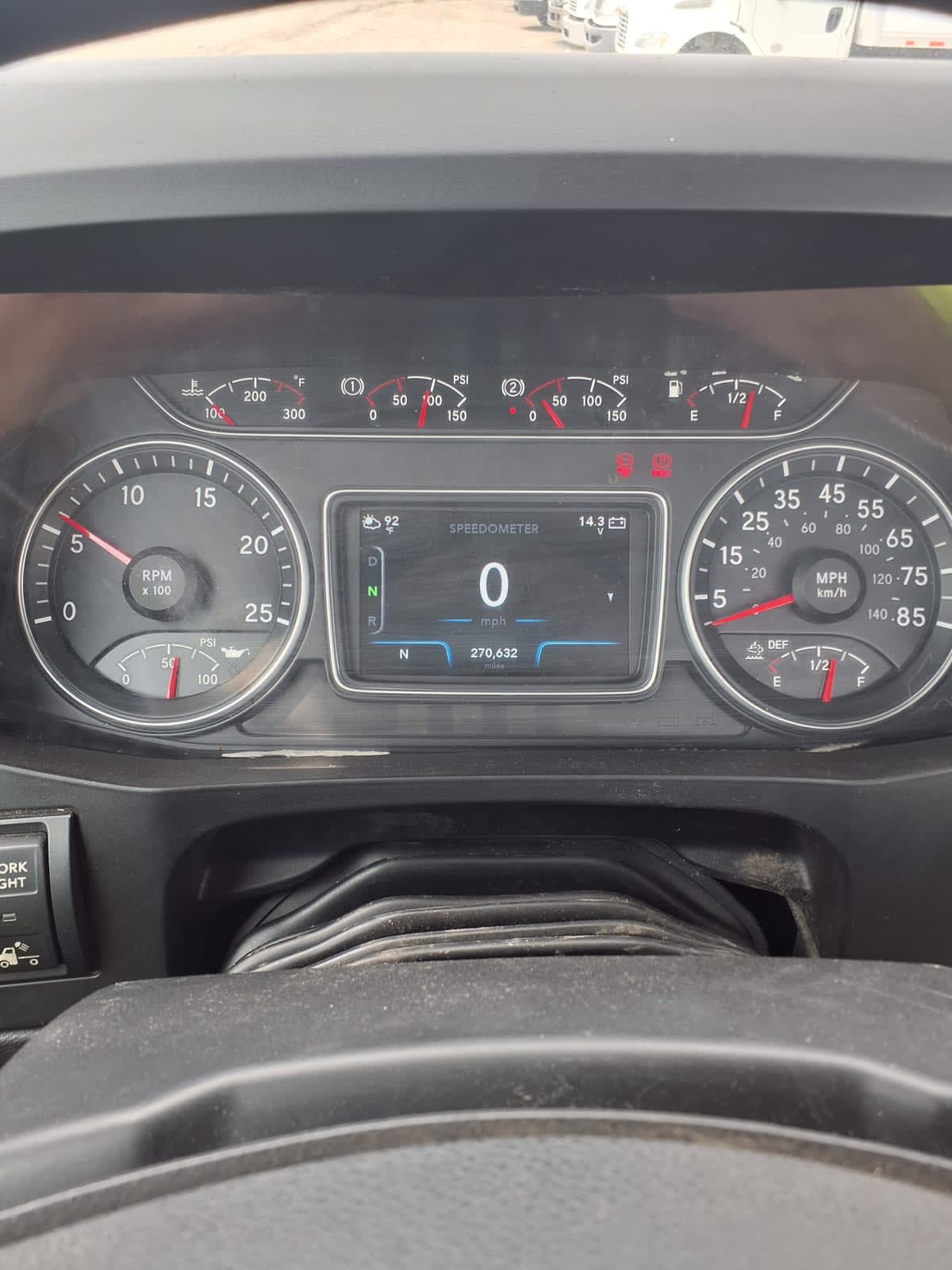 2019 International - image 9