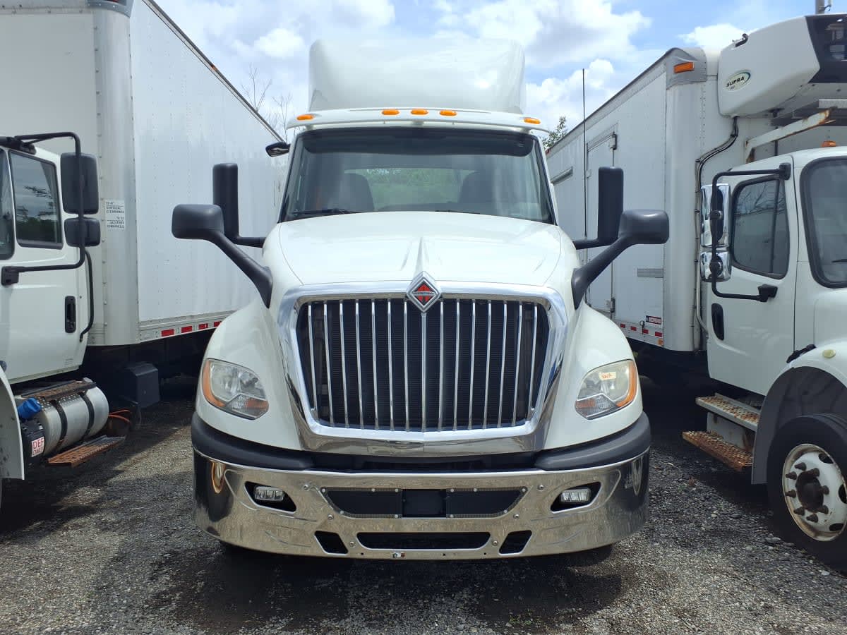 2019 International - image 2