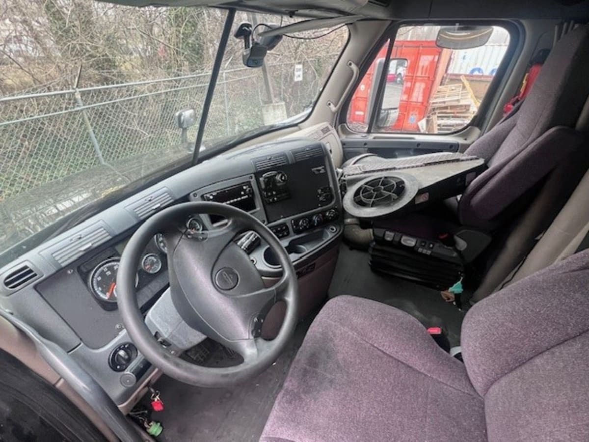 2019 Freightliner/Mercedes CASCADIA 125 826411