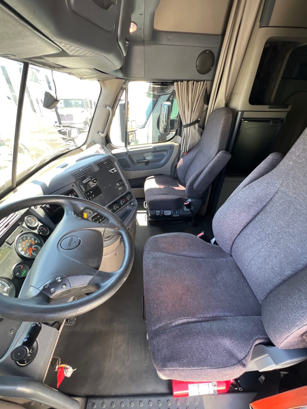 2019 Freightliner/Mercedes CASCADIA 125 826412