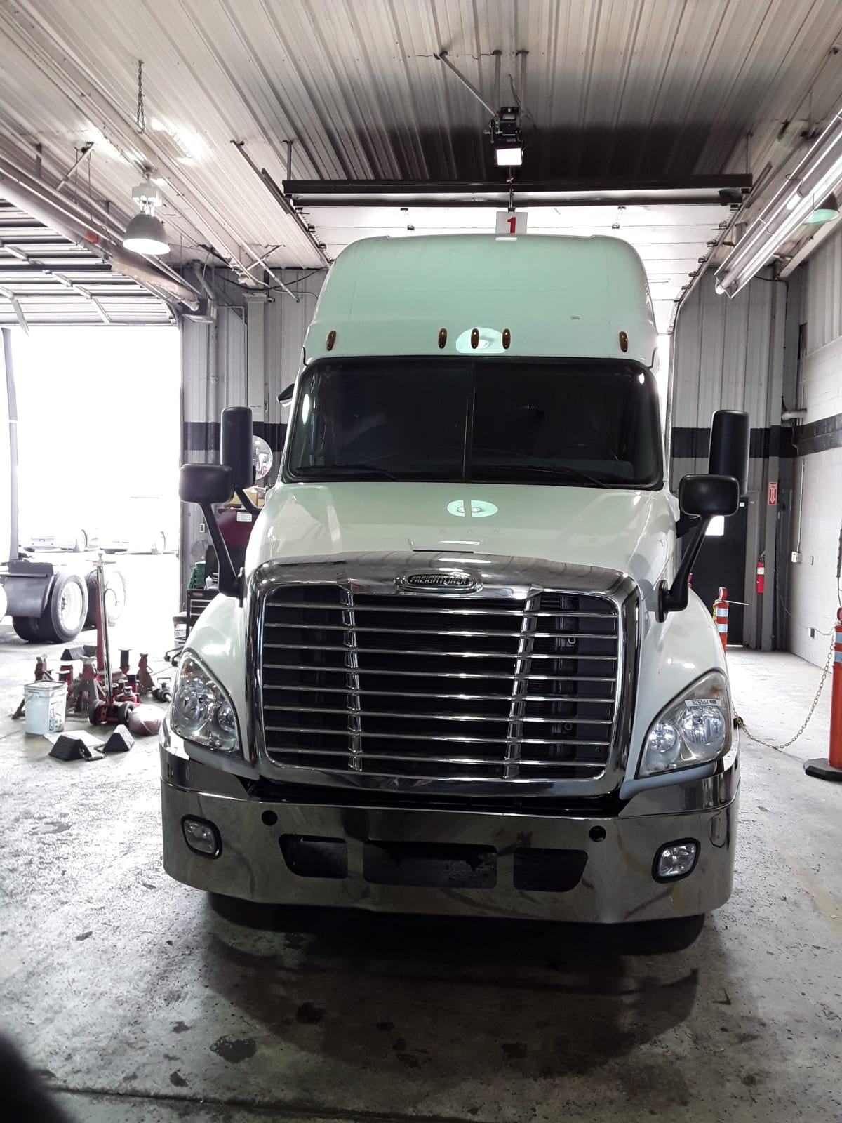 2019 Freightliner/Mercedes CASCADIA 125 826557