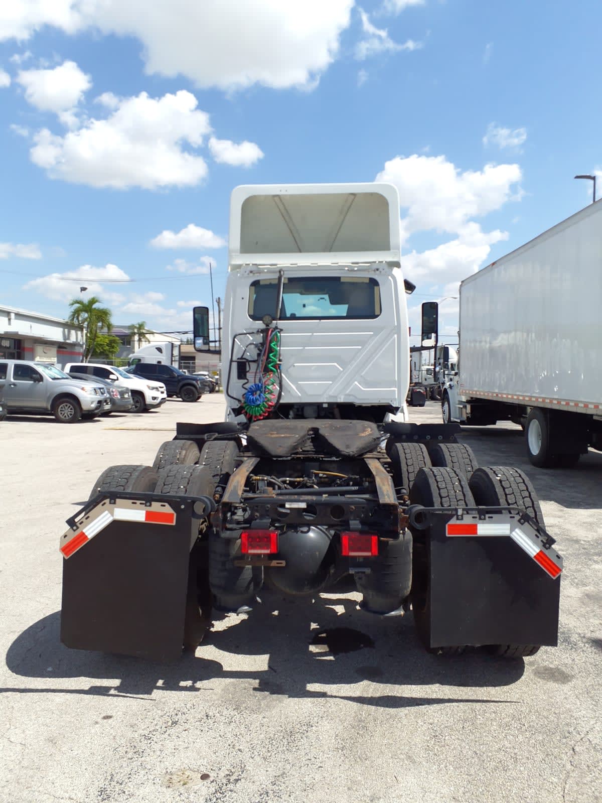 2019 Navistar International LT625 DAYCAB T/A 826560