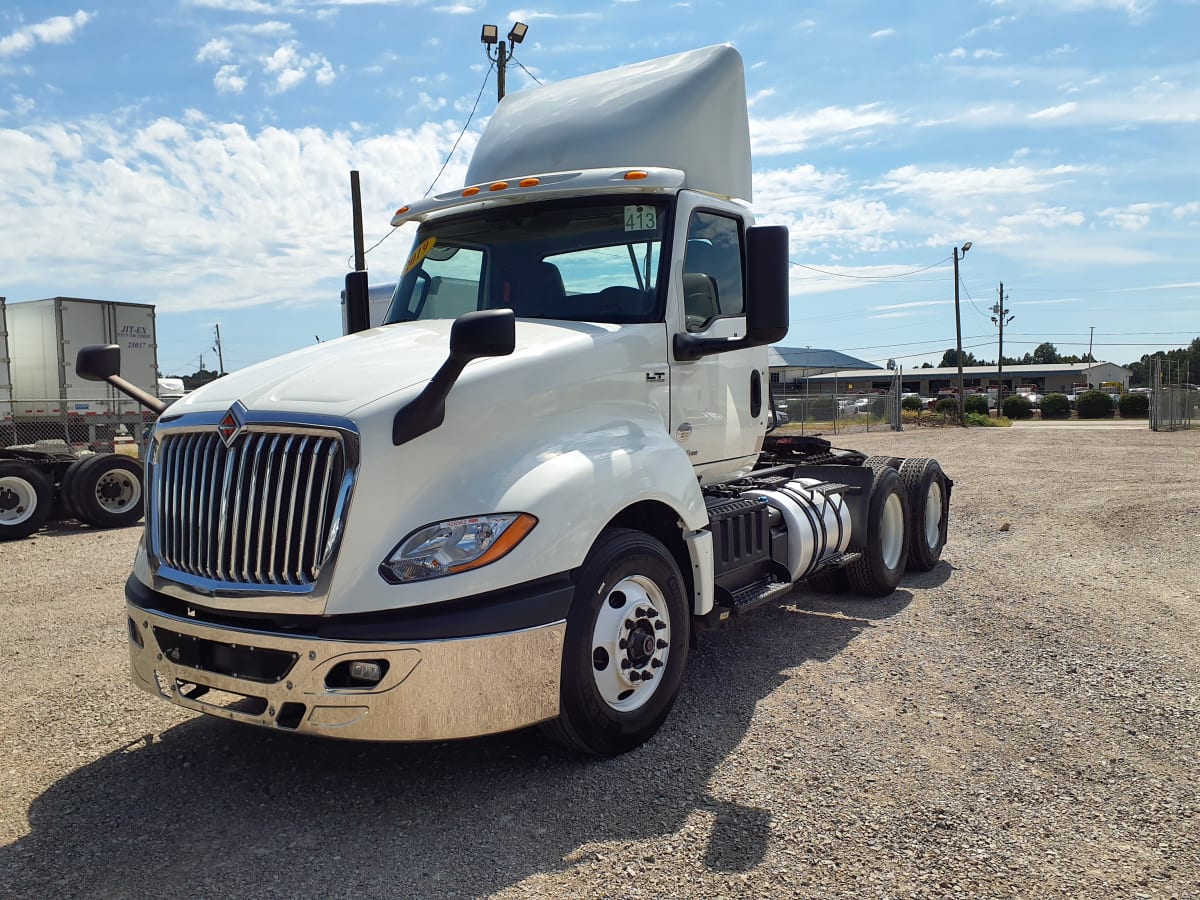 2019 Navistar International LT625 DAYCAB T/A 826562