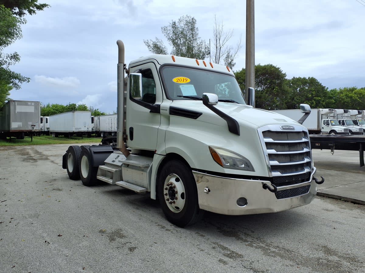 2019 Freightliner Cascadia in Davie, FL — photo 3