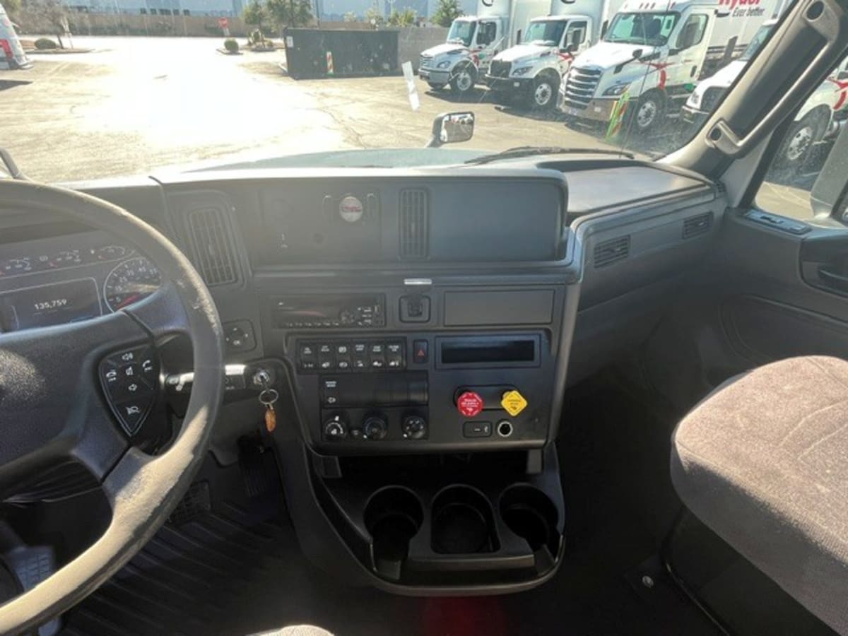 2019 Navistar International LT625 DAYCAB T/A 827140