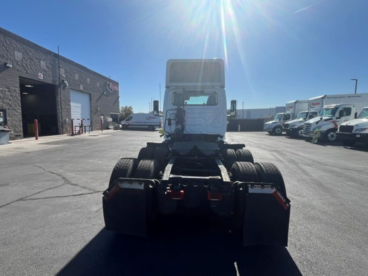 2019 Navistar International LT625 DAYCAB T/A 827140
