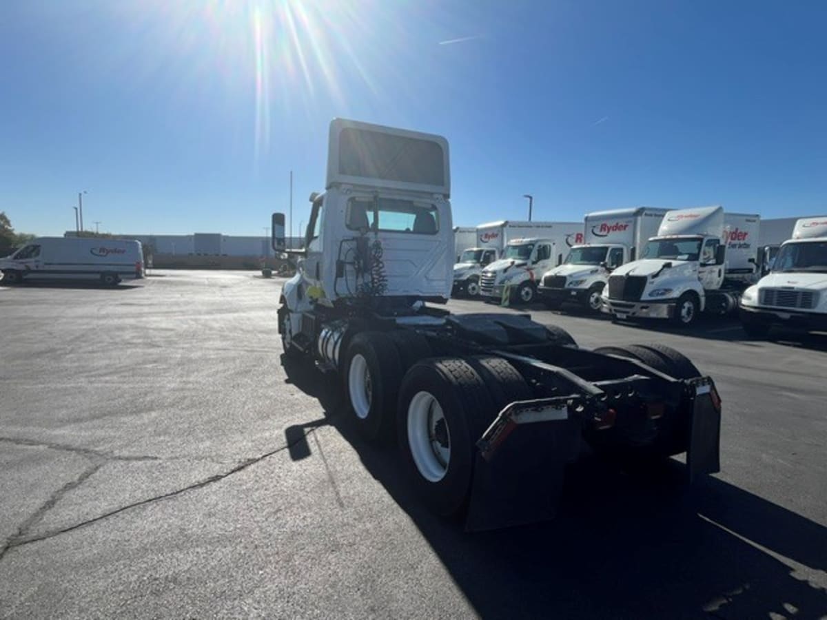 2019 Navistar International LT625 DAYCAB T/A 827140