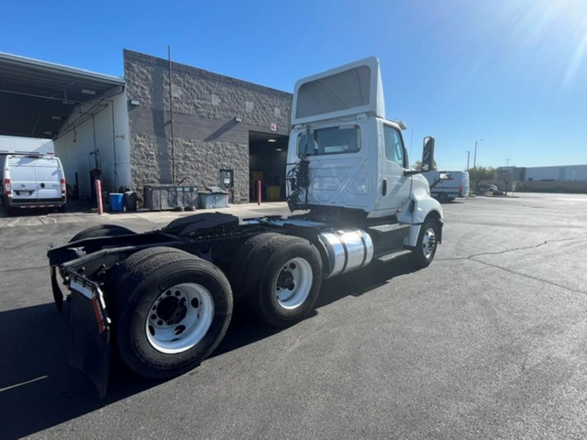 2019 Navistar International LT625 DAYCAB T/A 827140