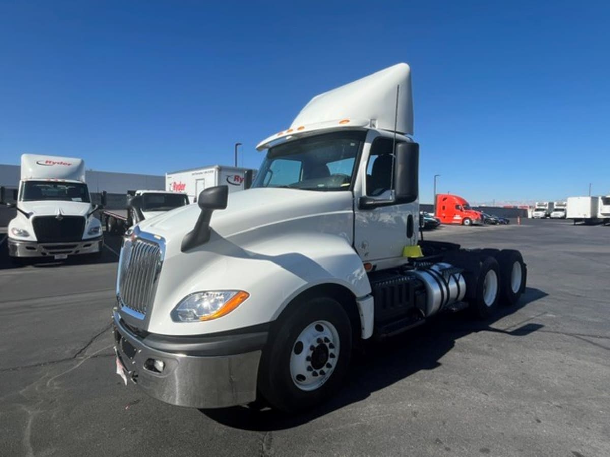 2019 Navistar International LT625 DAYCAB T/A 827140