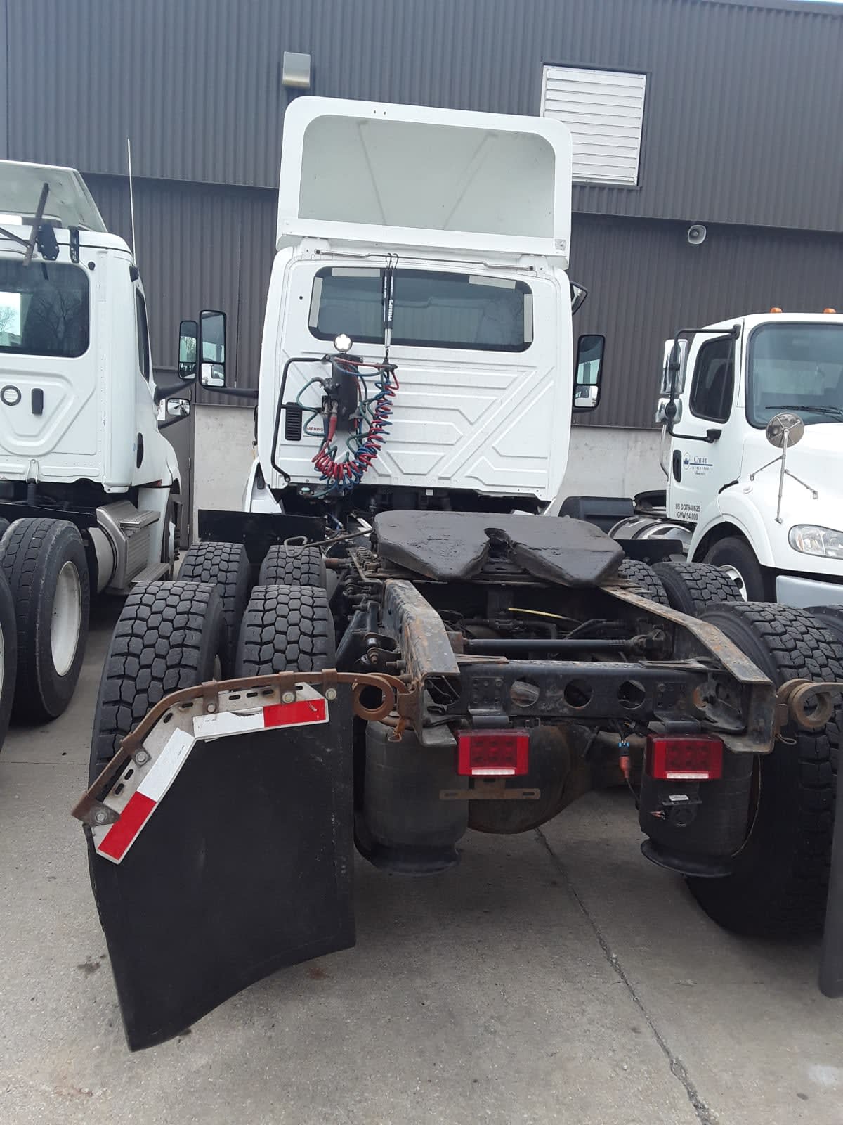 2019 Navistar International LT625 DAYCAB T/A 827155