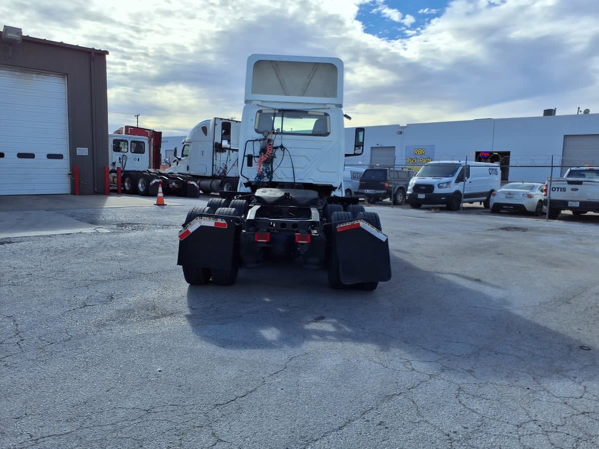 2019 Navistar International LT625 DAYCAB T/A 827349