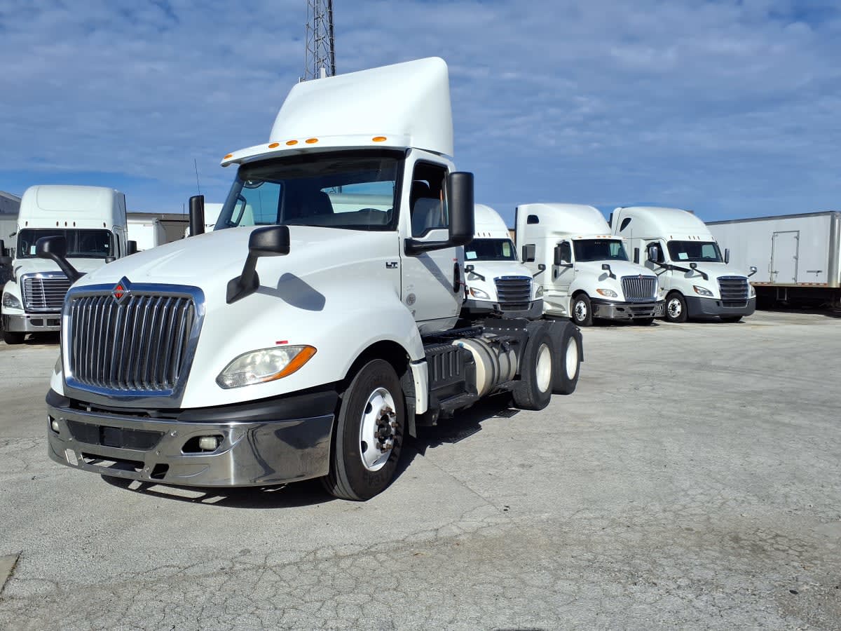 2019 Navistar International LT625 DAYCAB T/A 827349