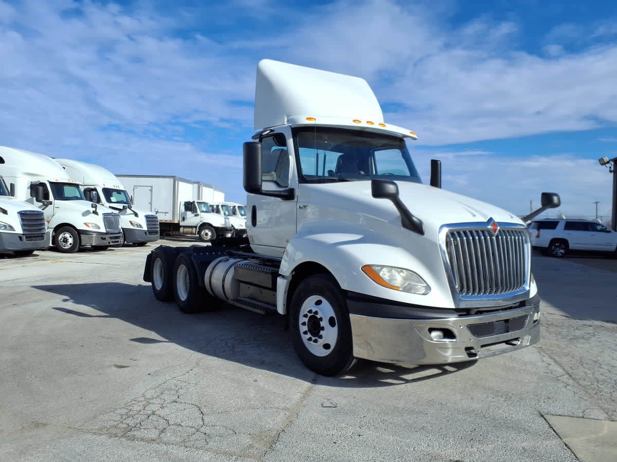 2019 Navistar International LT625 DAYCAB T/A 827349