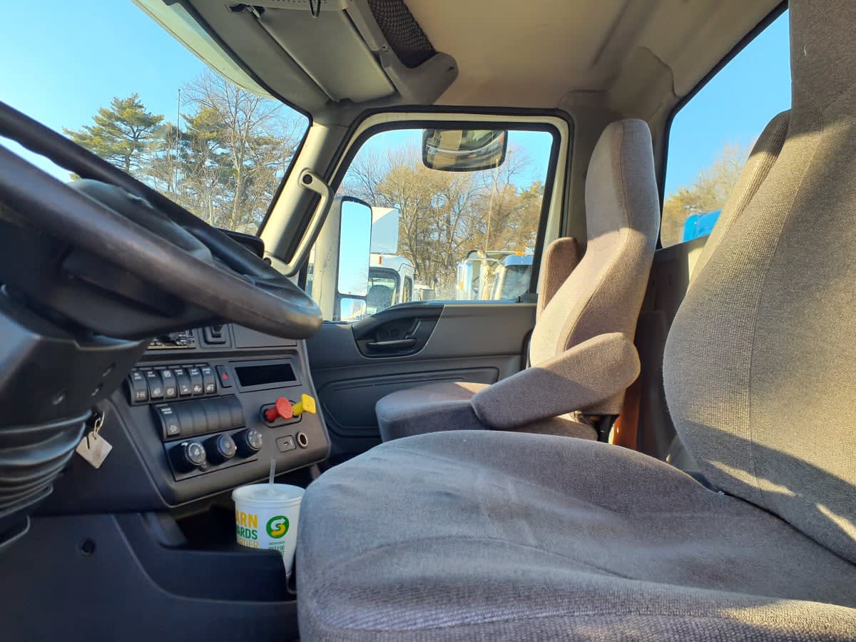 2019 International - image 10