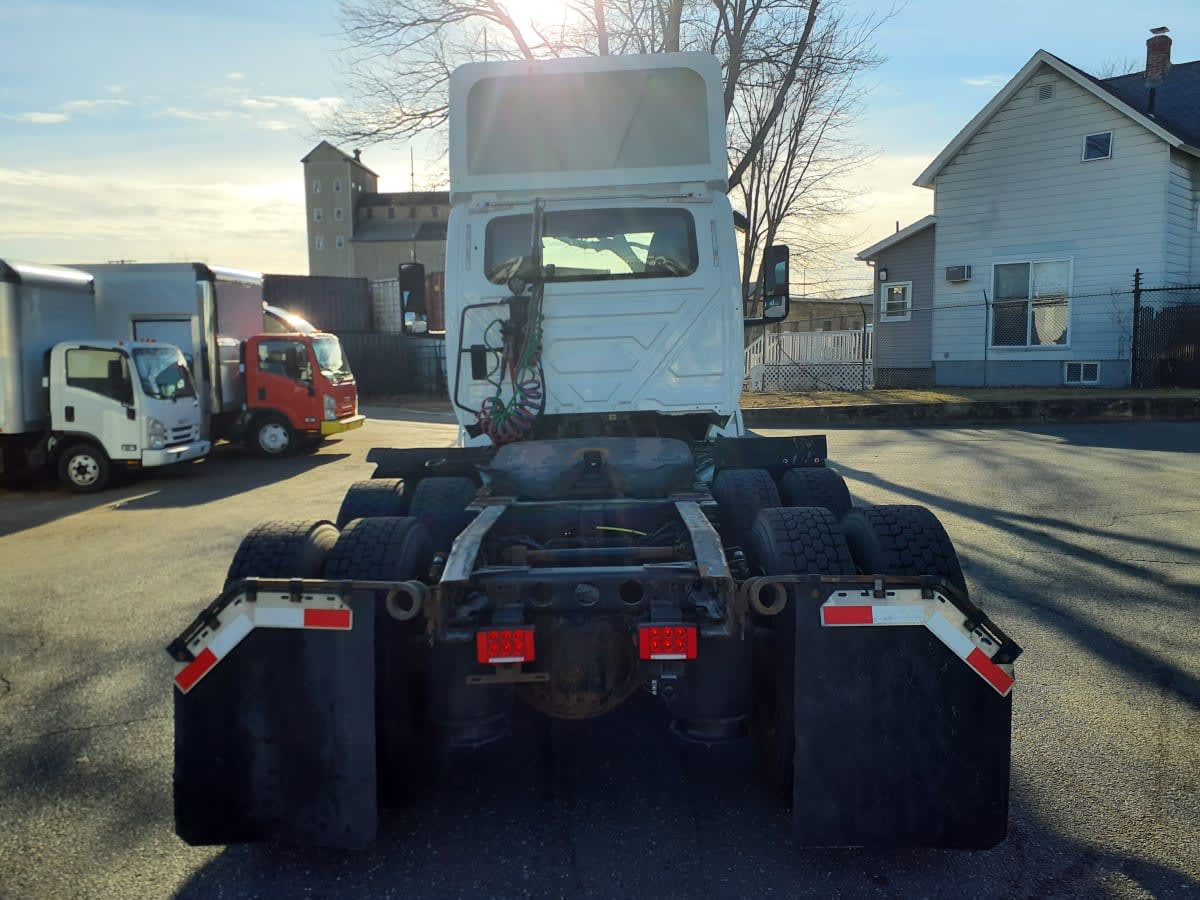 2019 International - image 5