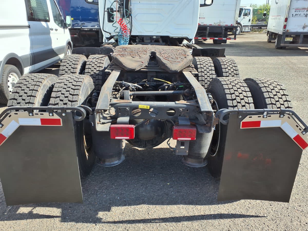 2019 Navistar International LT625 DAYCAB T/A 827432