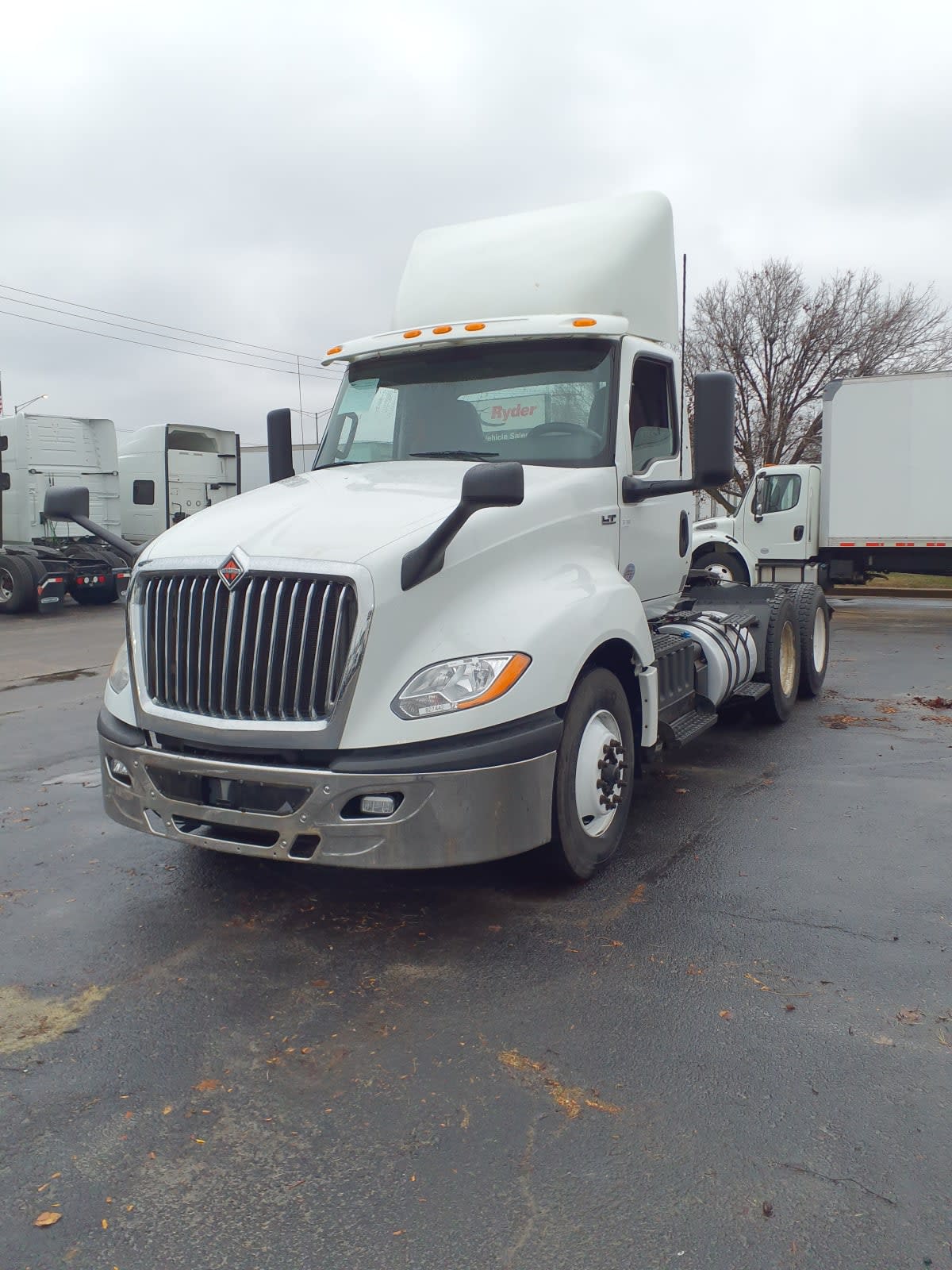 2019 Navistar International LT625 DAYCAB T/A 827442