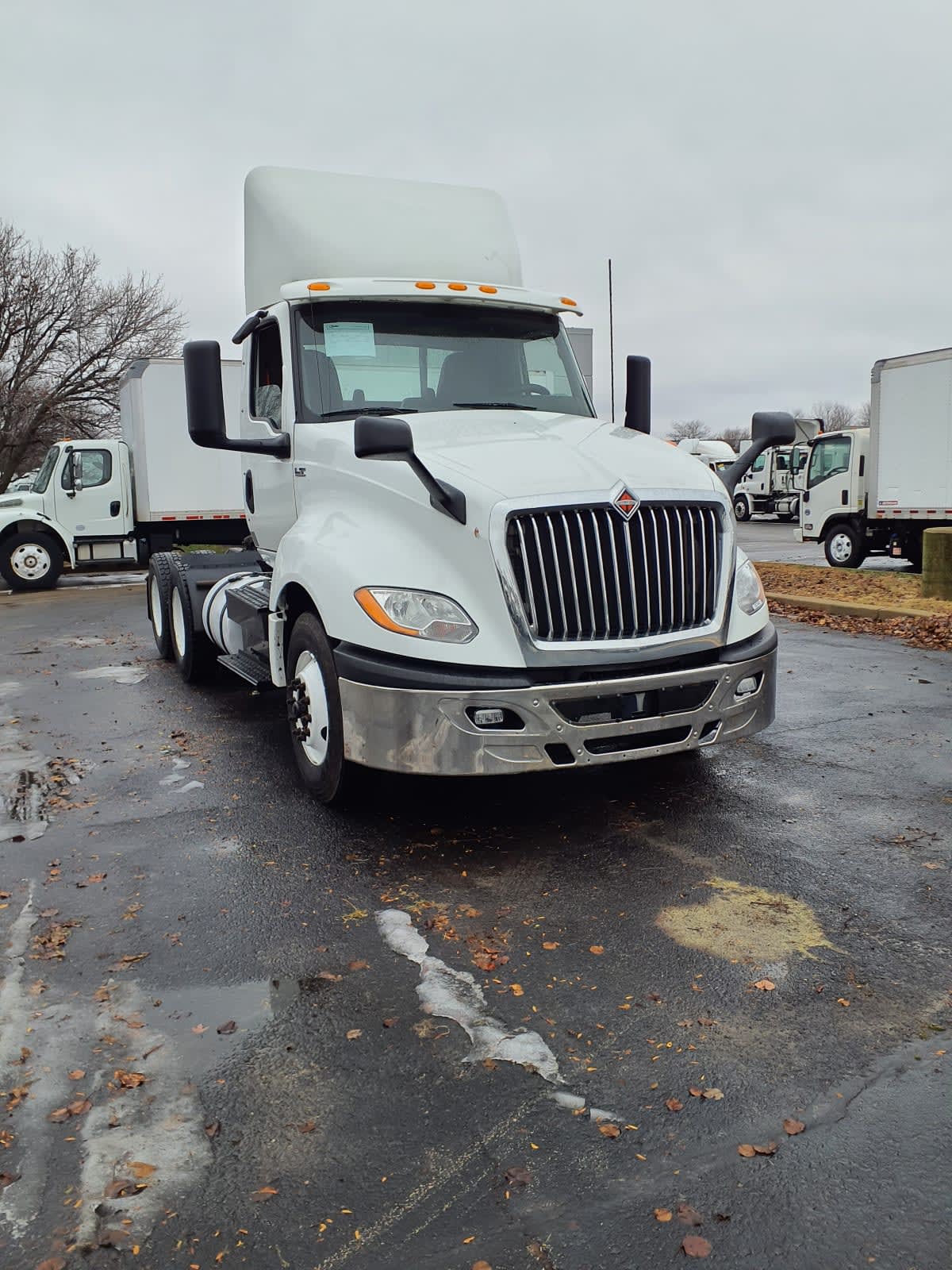 2019 Navistar International LT625 DAYCAB T/A 827442