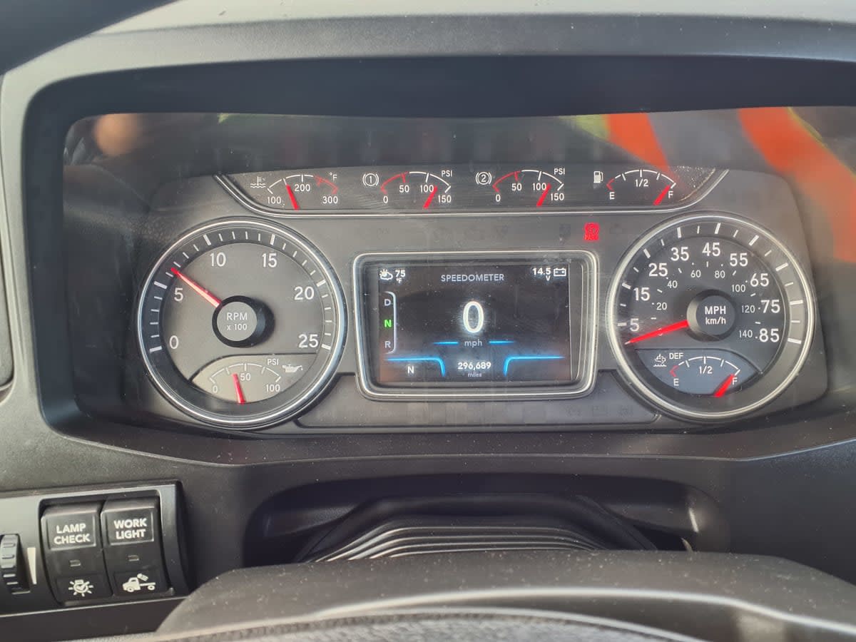 2019 Navistar International LT625 DAYCAB T/A 827494