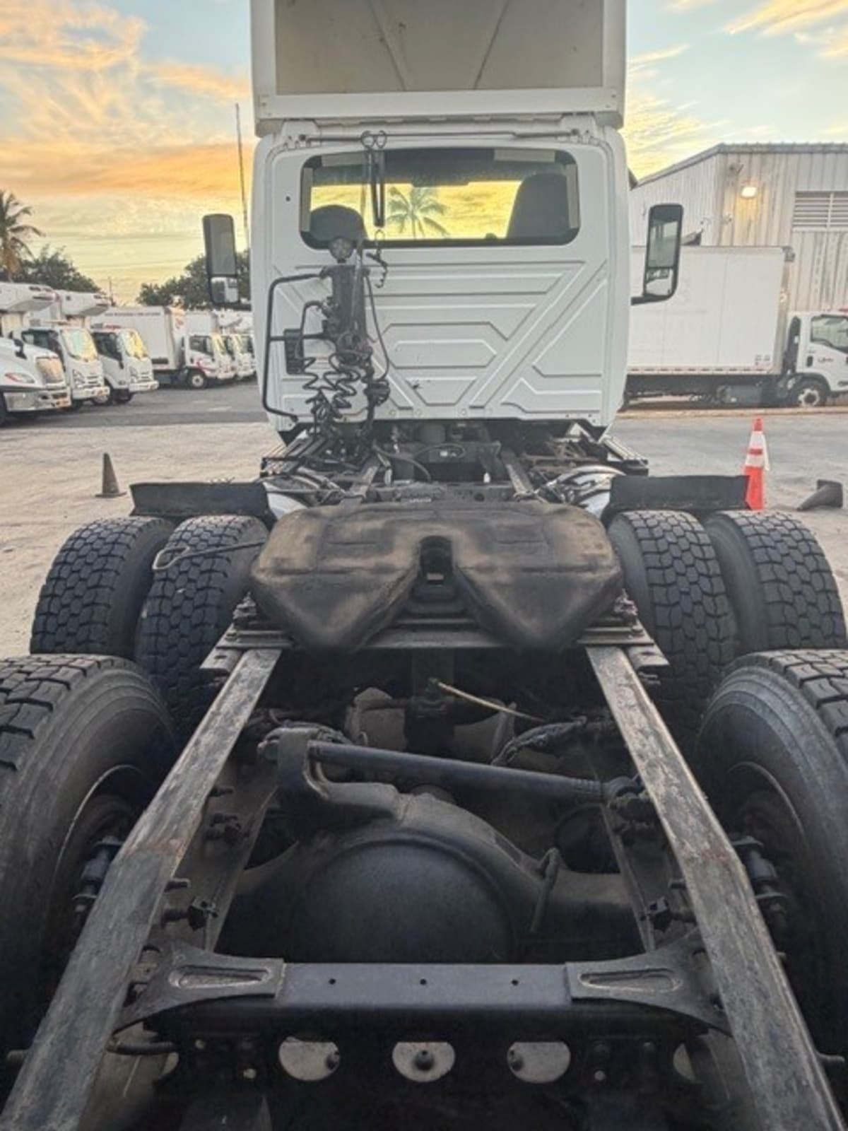 2019 Navistar International LT625 DAYCAB T/A 827536