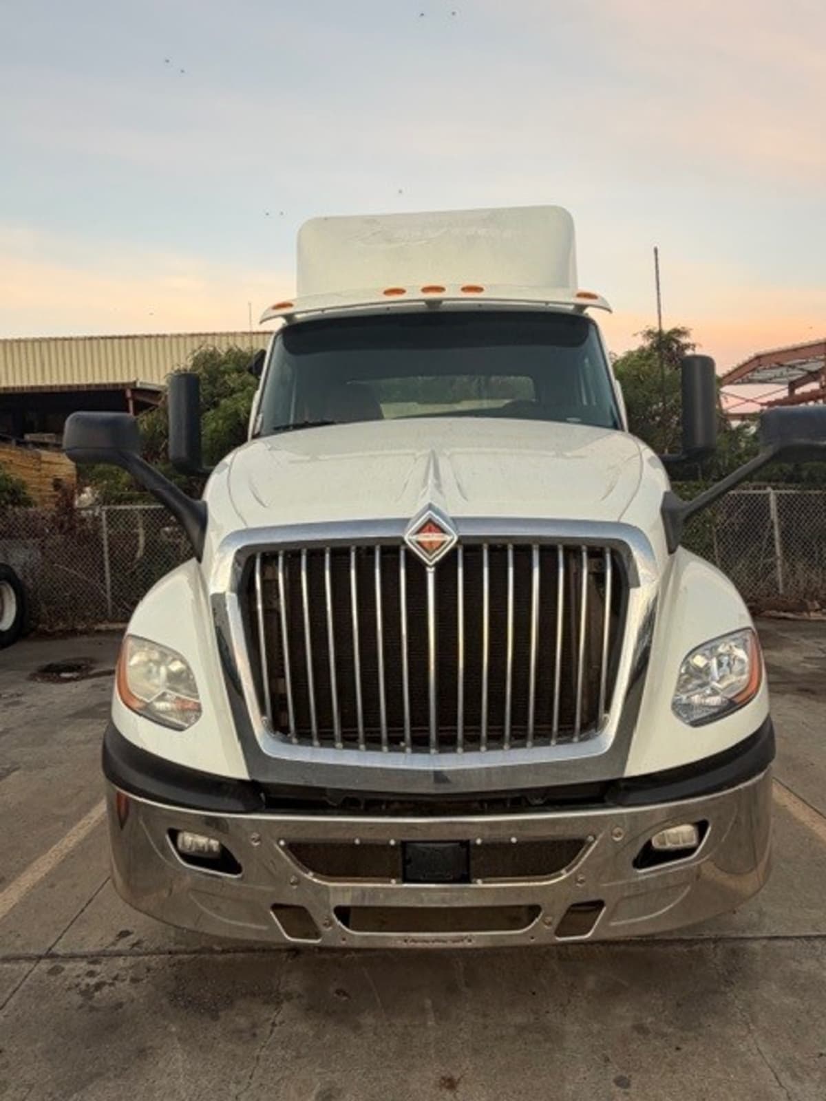 2019 Navistar International LT625 DAYCAB T/A 827536