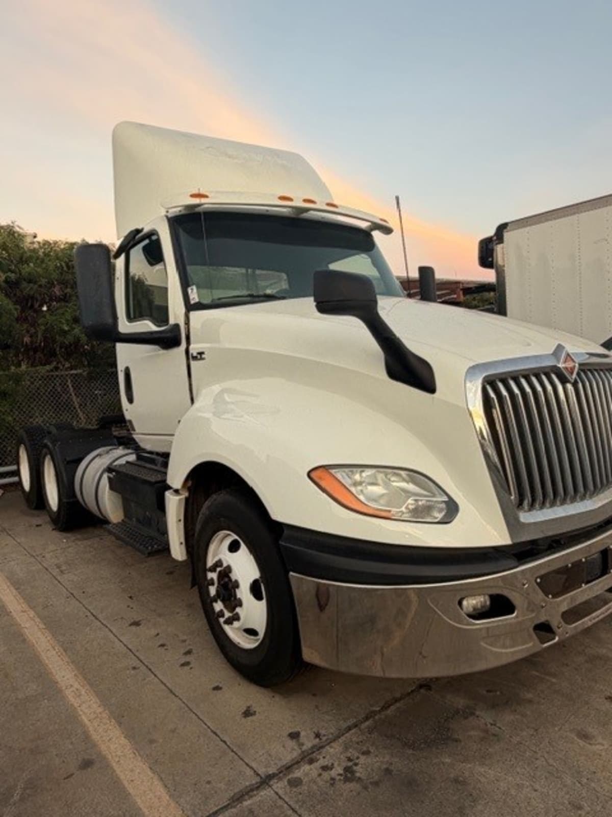2019 Navistar International LT625 DAYCAB T/A 827536