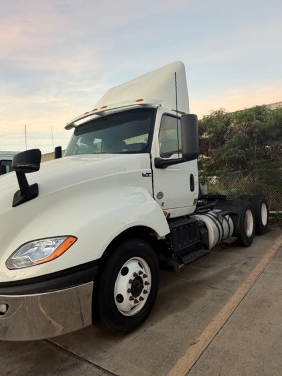 2019 Navistar International LT625 DAYCAB T/A 827536