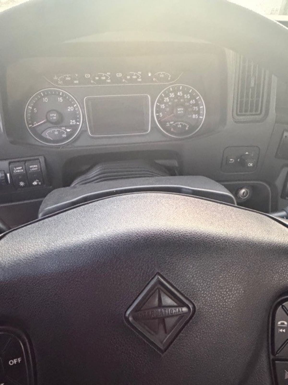 2019 Navistar International LT625 DAYCAB T/A 827536