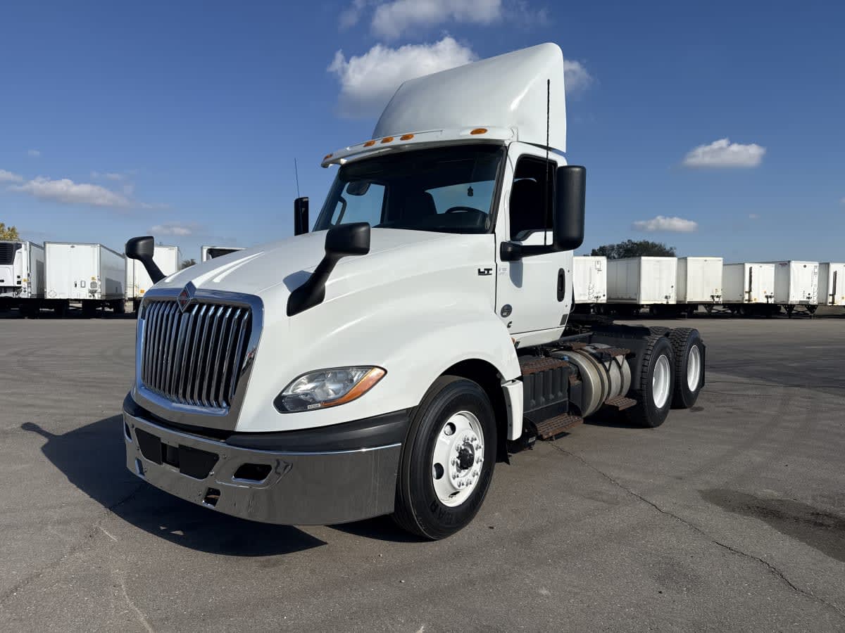 2019 Navistar International LT625 DAYCAB T/A 827568
